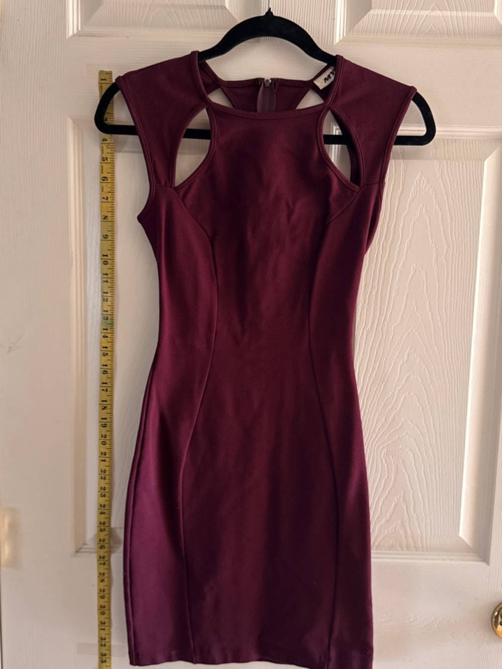 Women’s Sleeveless Cutout Bodycon Dress - Burgundy